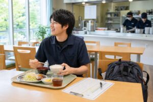 住み込みバイトはお金がない人でも始められる？寮付き・食事補助・短期勤務の確認ポイント